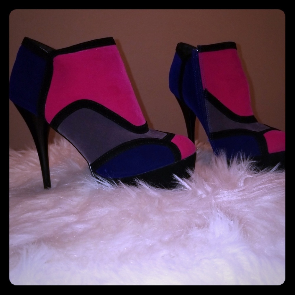 Color block heels / ankle booties💖